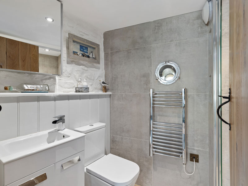 Swn y Mor Whitesands Beach Pembrokeshire Ensuite Shower Room